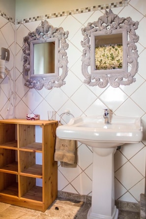 Kostenlose Toilettenartikel, Haartrockner