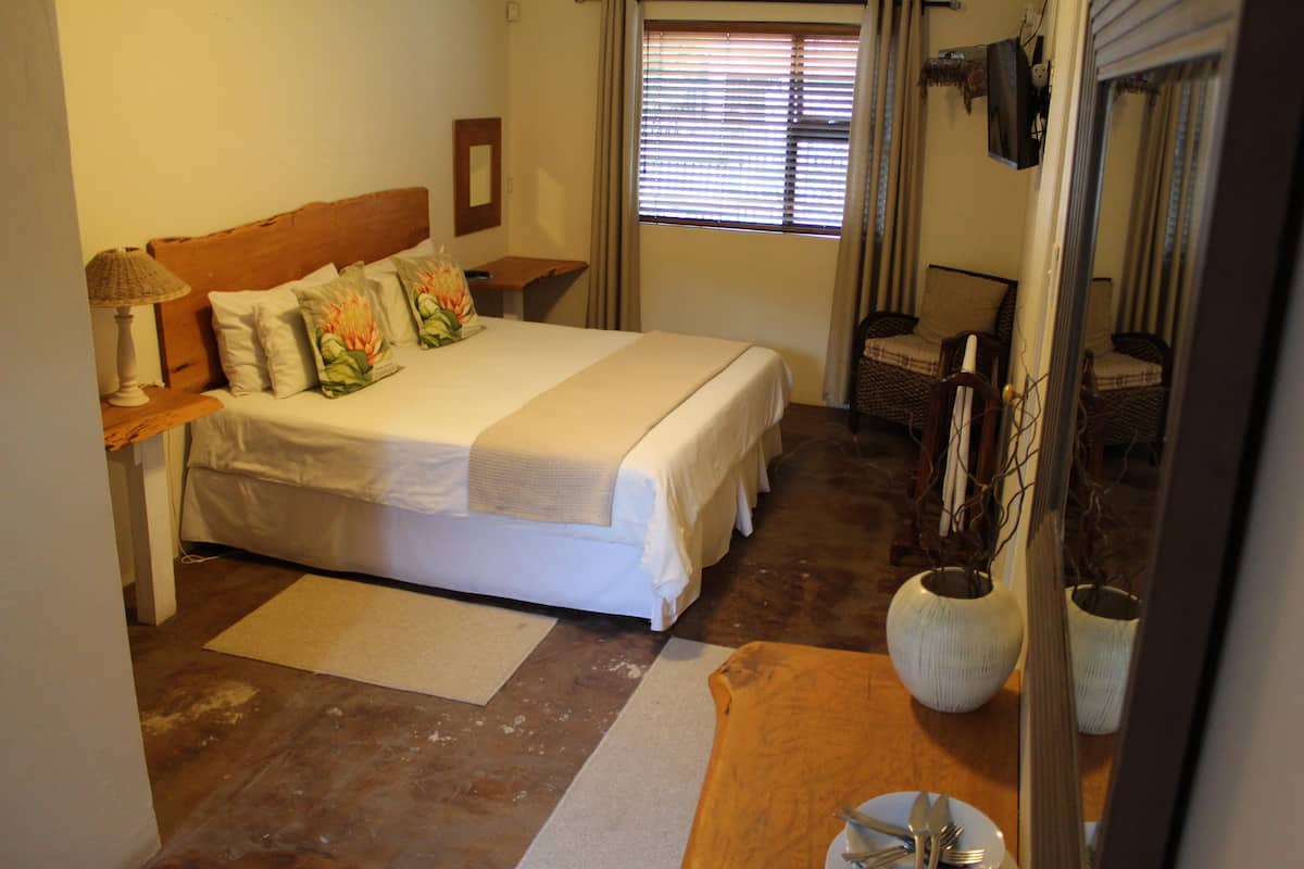 Economy Double Room, 1 Bedroom | Premium bedding, pillow-top beds, in-room safe, desk