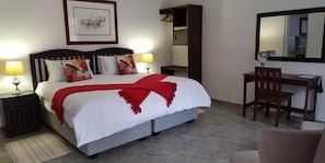 Minibar, in-room safe, desk, iron/ironing board