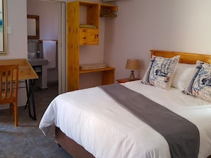 Minibar, in-room safe, desk, iron/ironing board