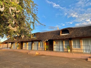 Exterior - Schuetzenhaus Guesthouse (Keetmanshoop)