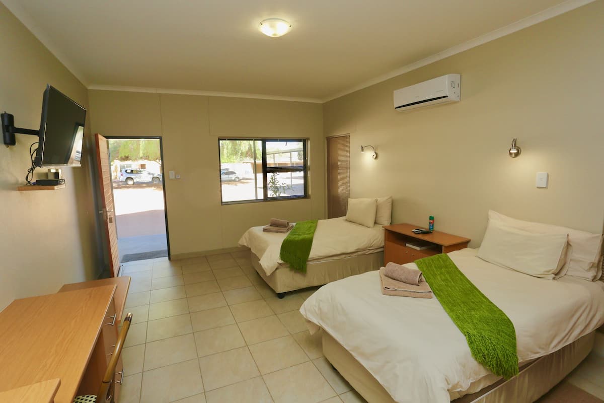 luxury room, 1 bedroom | premium bedding, desk, free wifi, bed sheets