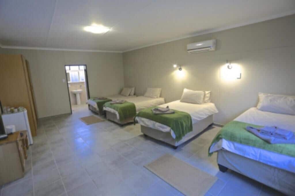 family room, 1 bedroom (luxury) | premium bedding, desk, free wifi, bed sheets