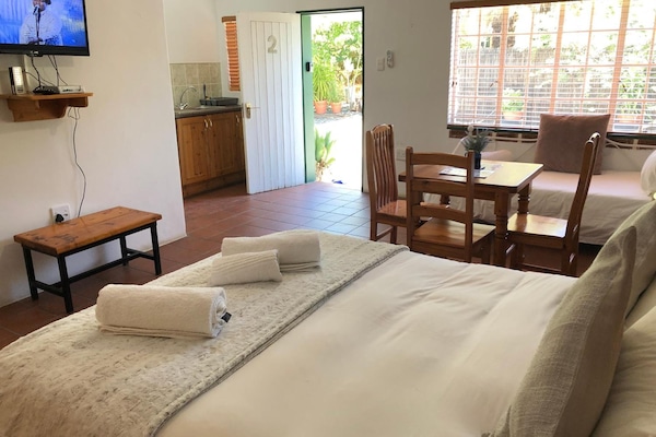 Standard Triple Room, 1 Bedroom, Non Smoking, Kitchenette | Laptop workspace, iron/ironing board, free WiFi, bed sheets