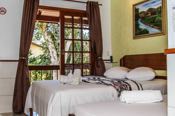 Appartement | Minibar, coffre-fort, bureau, rideaux d’obscurcissement