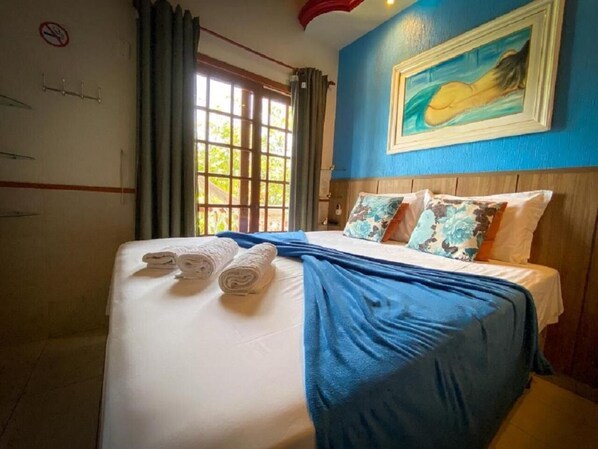 Minibar, in-room safe, desk, blackout drapes - Pousada Arquipelago (Florianópolis)