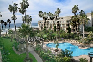 2 outdoor pools