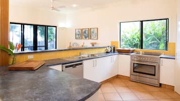Deluxe House, 4 Bedrooms, Oceanfront | Private kitchen | Fridge, microwave, oven, stovetop