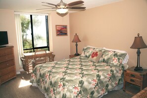 2 bedrooms, iron/ironing board, free WiFi, bed sheets - Beachfront Bungalow (Oceanside)