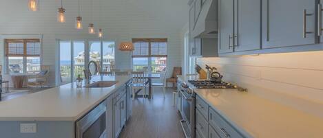 アパートメント 4 ベッドルーム | 専用キッチン | 冷蔵庫、電子レンジ、オーブン、コンロ