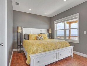 Apartment, 5 Bedrooms, Sea Facing