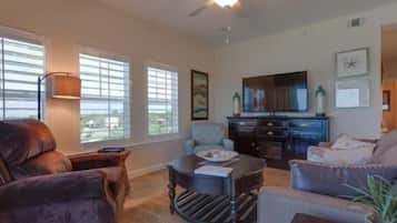 Apartment, 3 Bedrooms | Living area