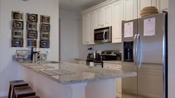 Apartment, 3 Bedrooms | Private kitchen | Fridge, microwave, coffee/tea maker