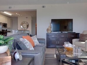 Apartment, 3 Bedrooms | Living room