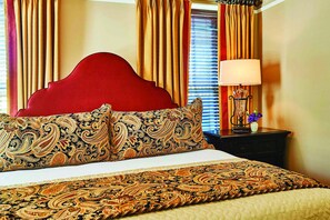 Egyptian cotton sheets, premium bedding, pillow-top beds, in-room safe - The Collector Inn - Adults Only (St. Augustine)