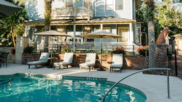 Outdoor pool, pool umbrellas, sun loungers