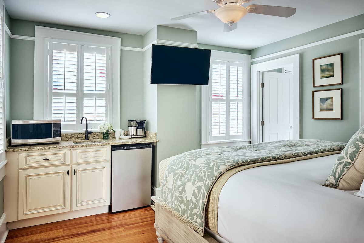 Egyptian cotton sheets, premium bedding, pillow-top beds, in-room safe