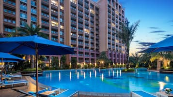 2 piscinas al aire libre, sombrillas, tumbonas