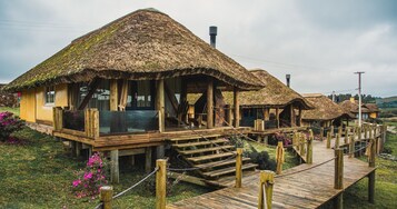 Bungalow | Free minibar, in-room safe, free WiFi, bed sheets