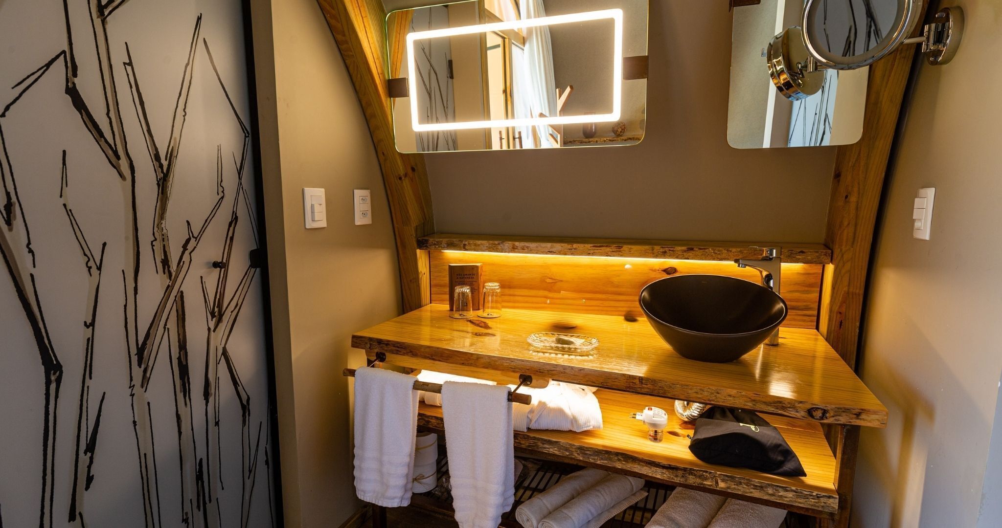 superior tent | bathroom | shower, free toiletries, hair dryer, bathrobes