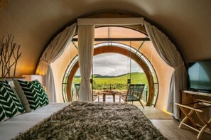 Telt – superior | Minibar (inkludert), safe på rommet, wi-fi (inkludert) og sengetøy