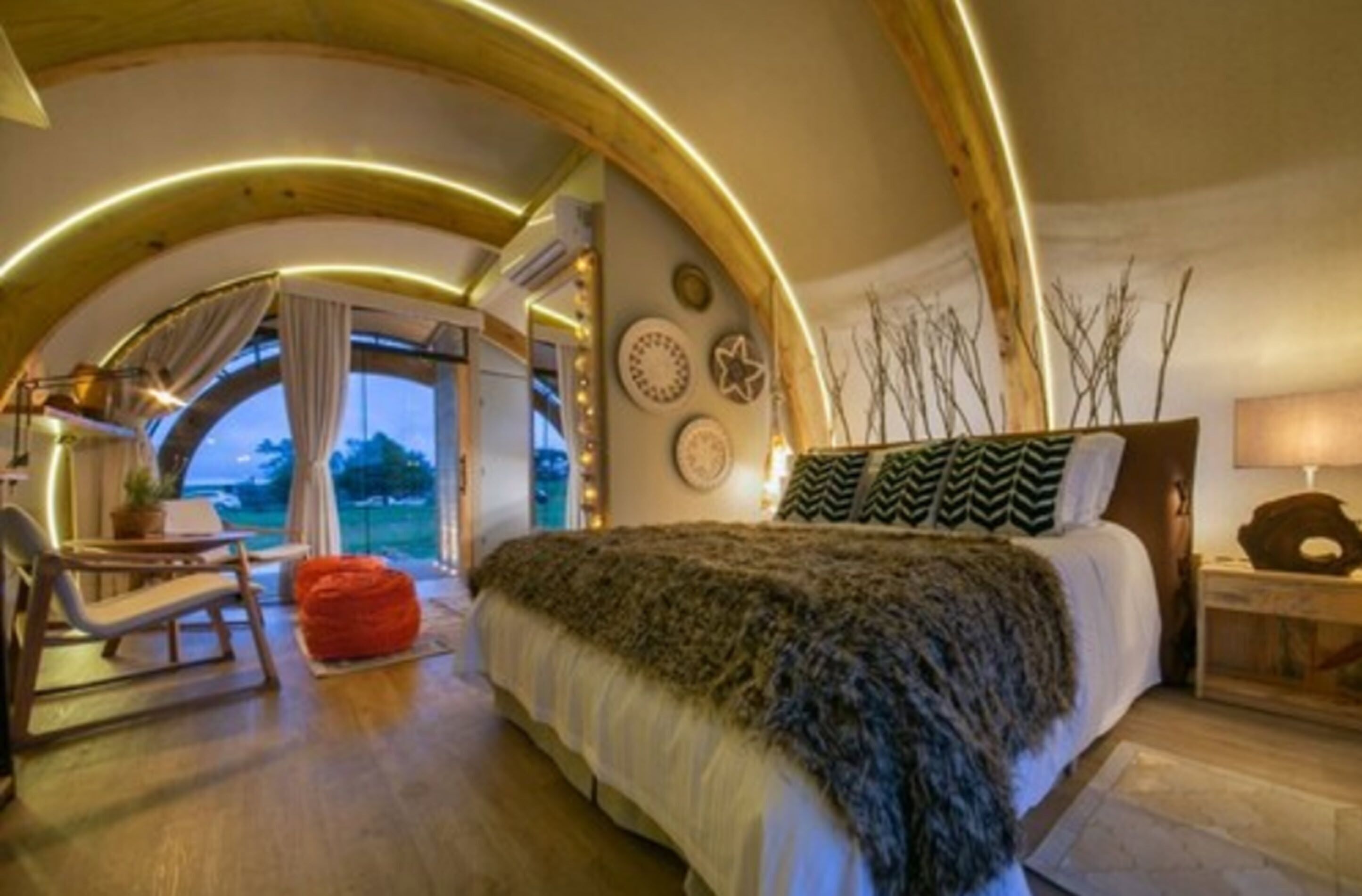 Pillowtop-bedden, een gratis minibar, een kluis op de kamer