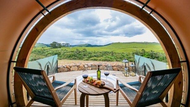 A circular wooden structure with a table and chairs facing a scenic outdoor view. - Parador Cambará do Sul (Cambara do Sul)