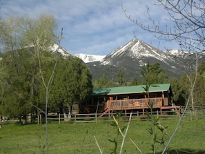 Vista frontal de la propiedad