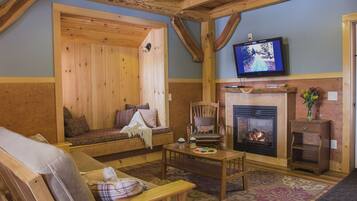 Cabin 1 (Pet Free) - Peak Perspective | Oppholdsrom | Flatskjerm-TV, peis og DVD-spiller