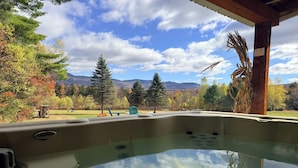 A hot tub with a view of mountains and autumn trees. - Robert Frost Mountain Cabins (Ripton)