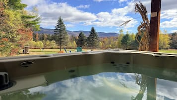 Tina de hidromasaje al aire libre