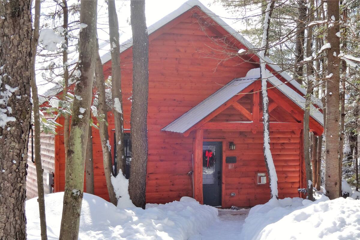 Cabin 1 (Pet Free) - Peak Perspective  | 舒適加層、熨斗/熨衣板、隨行嬰兒床、免費無線上網