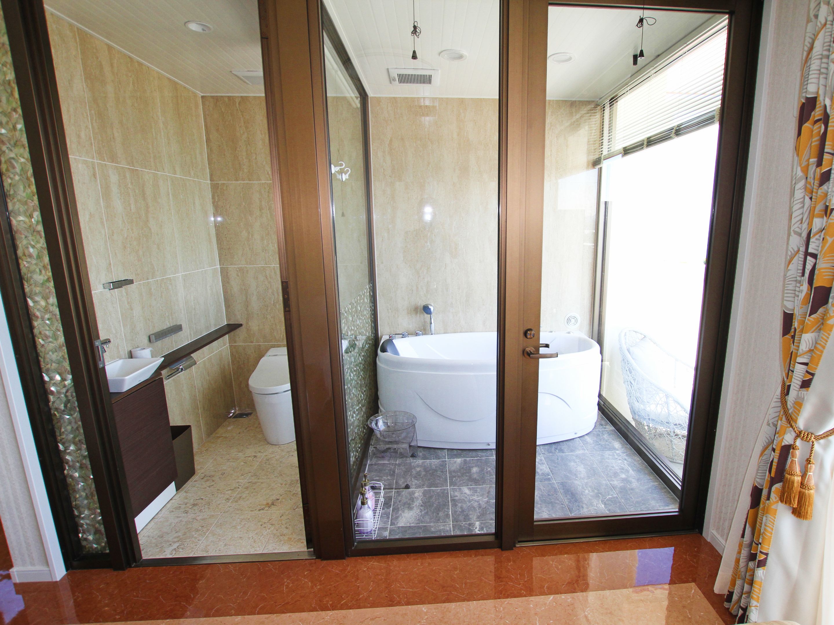 deluxe suite, star jasmine (2f) | bathroom | free toiletries, hair dryer, slippers, towels