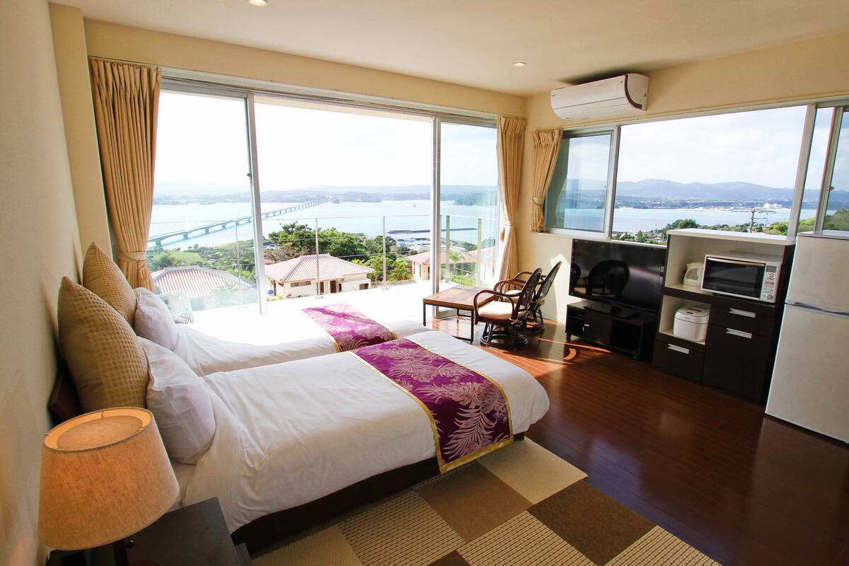 deluxe twin room, plumeria (2f) | desk, soundproofing, free wifi, bed sheets