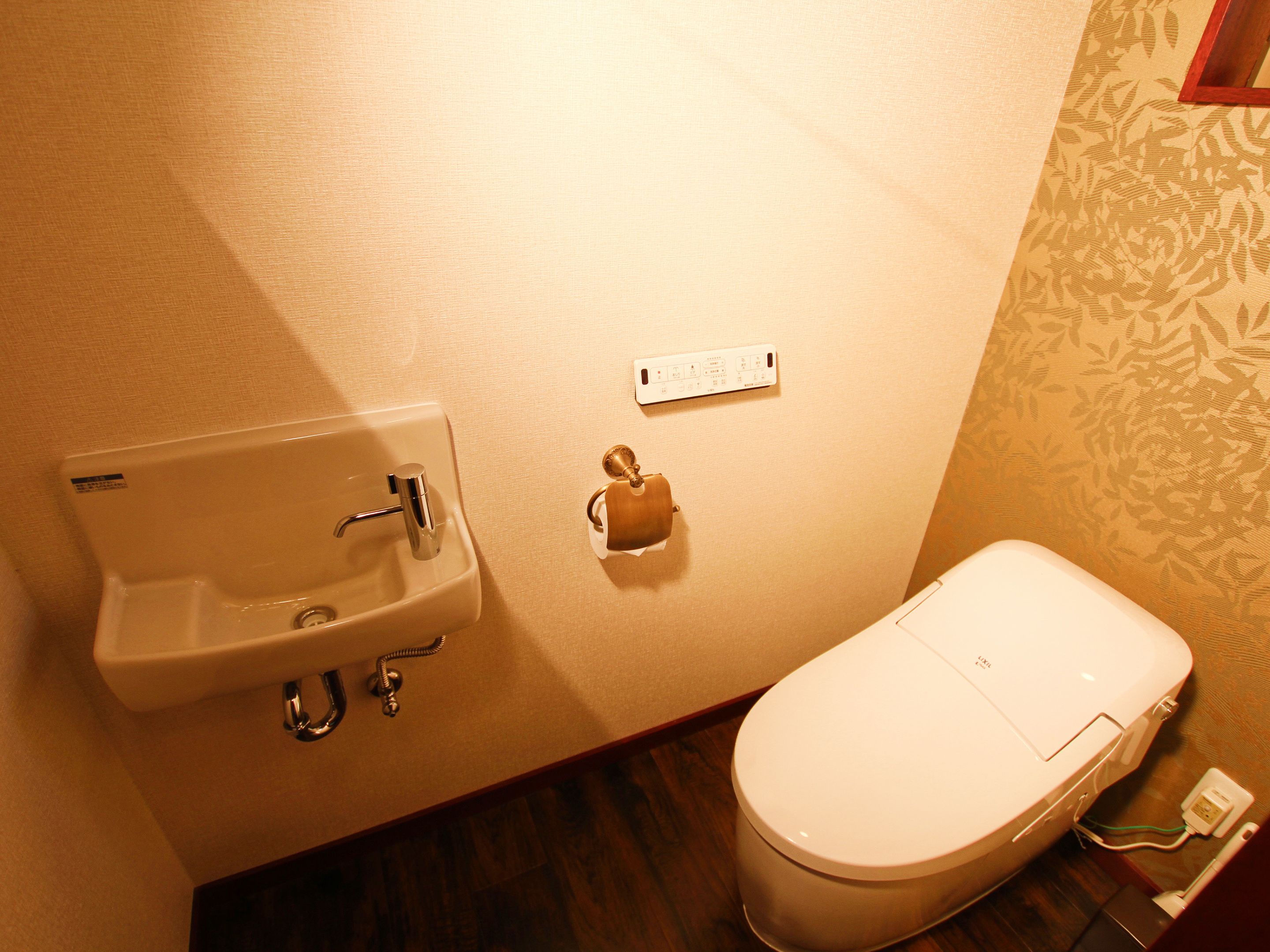 ocean view suite, tenninca (villa) | bathroom | free toiletries, hair dryer, slippers, towels