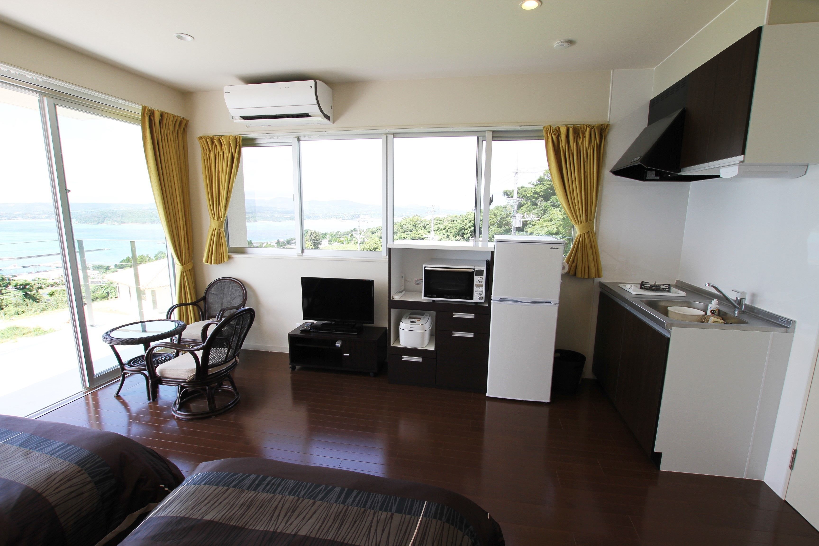 deluxe twin room, plumeria (2f) | desk, soundproofing, free wifi, bed sheets