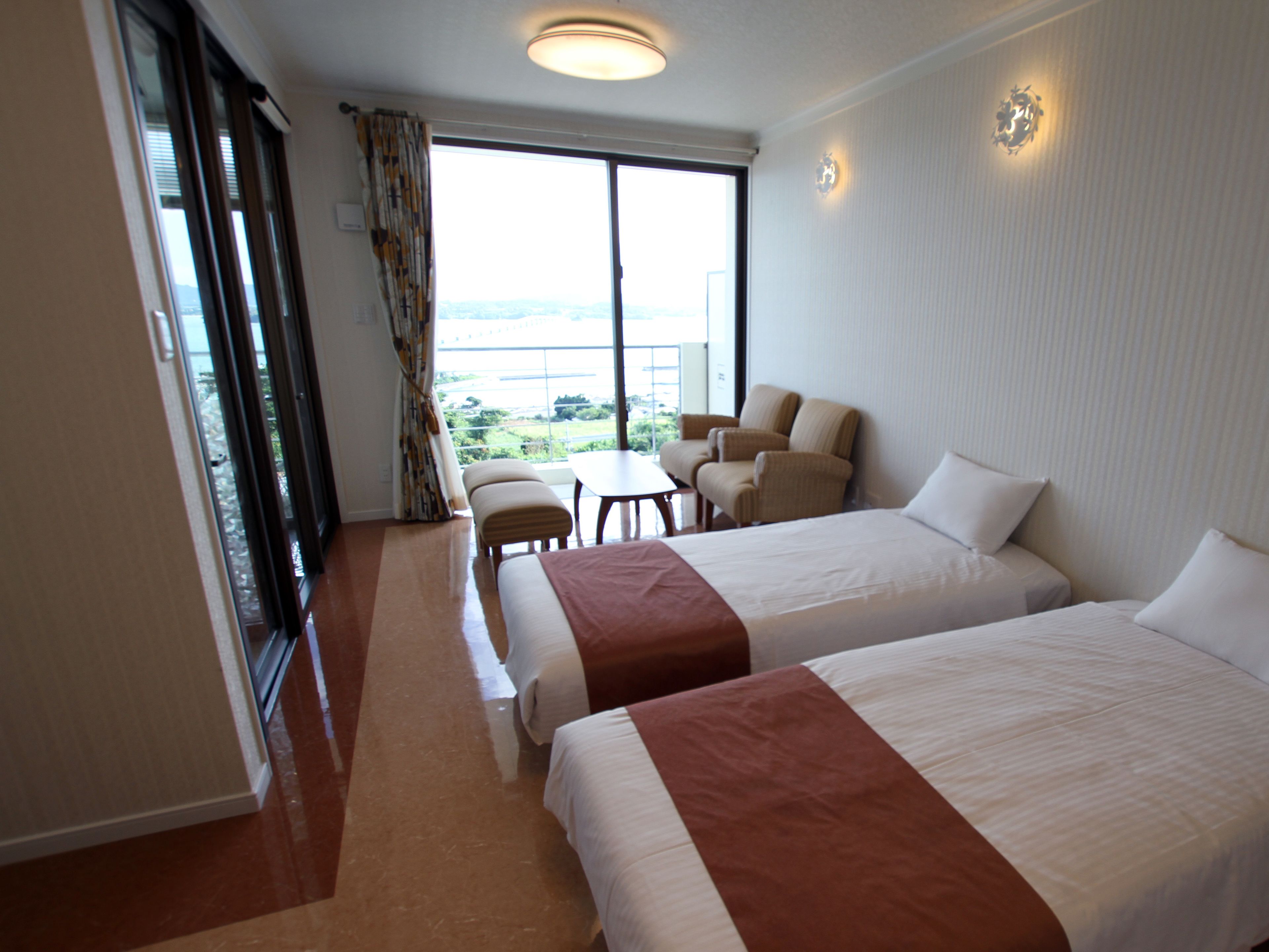 deluxe suite, star jasmine (2f) | desk, soundproofing, free wifi, bed sheets