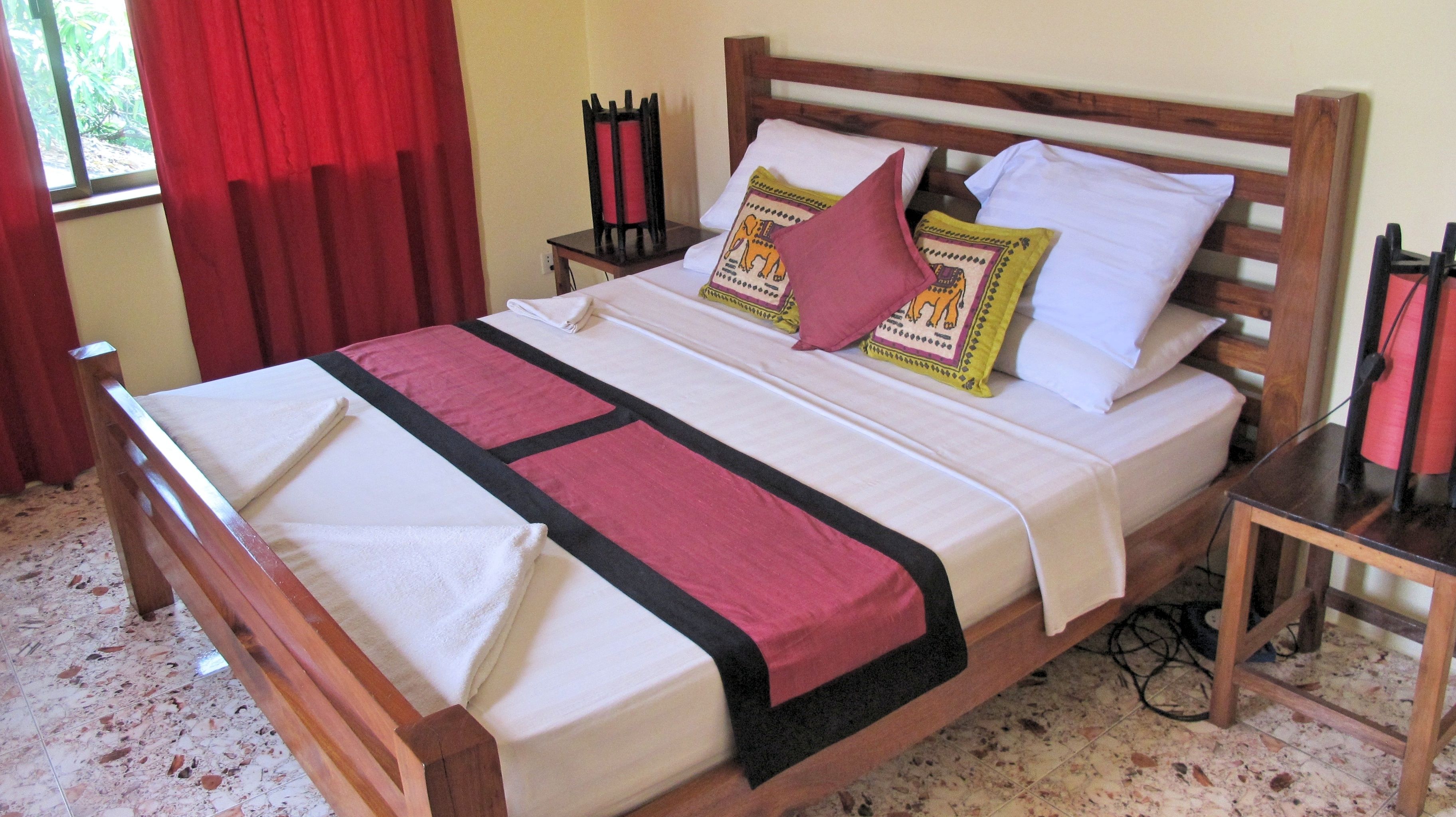 standard double room | desk, blackout curtains, free wifi