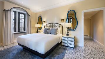 Kamer | Een minibar, een kluis op de kamer, verduisterende gordijnen