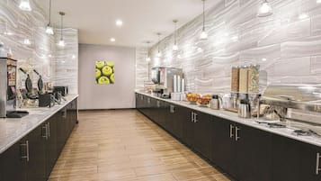 包含每日自助早餐