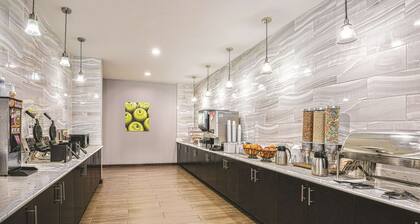 La Quinta by Wyndham San Antonio by Frost Bank Center