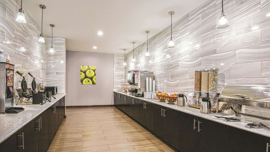 La Quinta by Wyndham San Antonio by Frost Bank Center