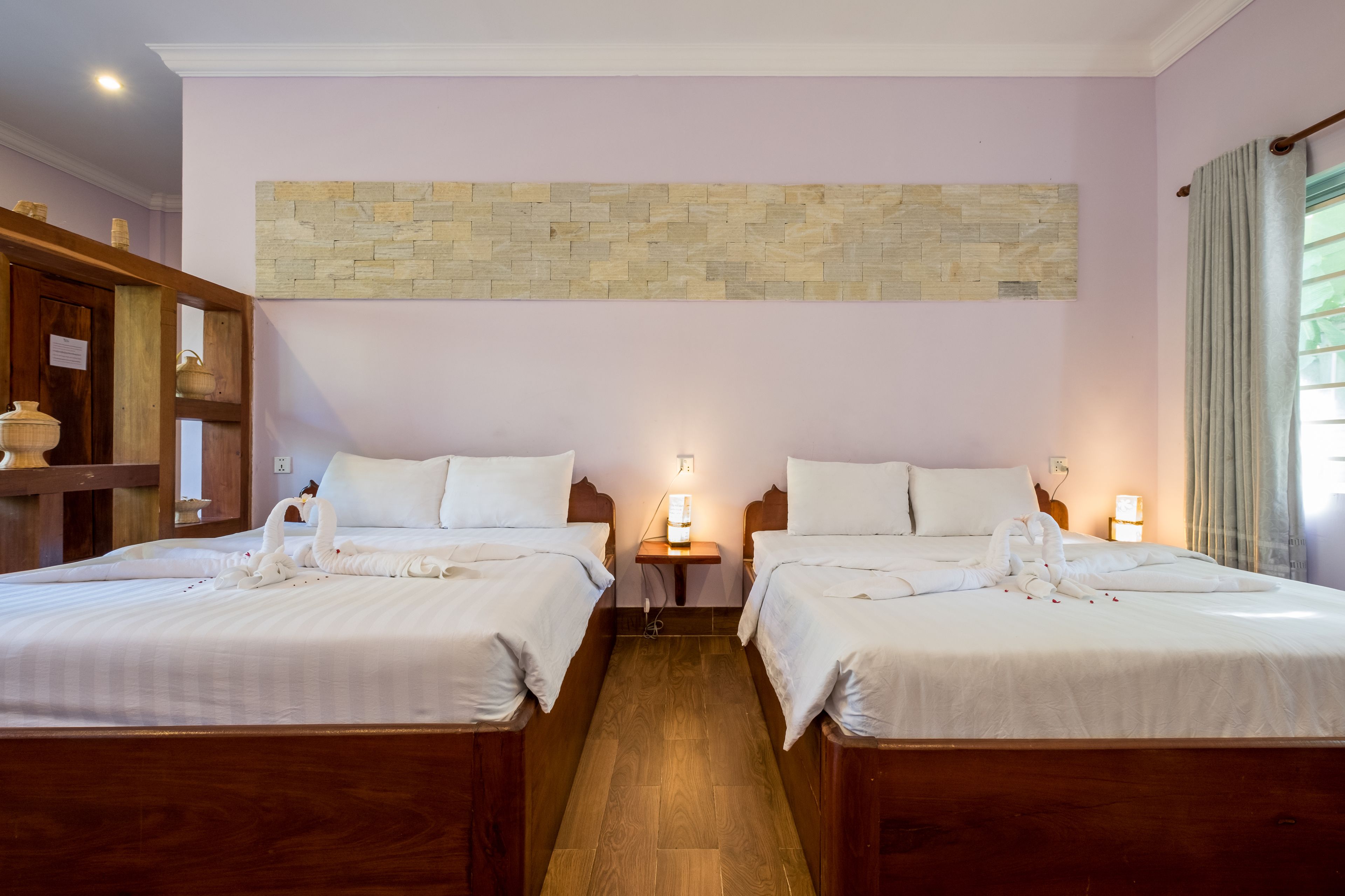 Superior Twin Room | Desk, blackout drapes, free cribs/infant beds, free WiFi