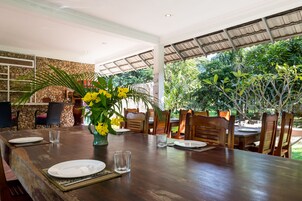 Breakfast, lunch, dinner served; international cuisine, garden views 