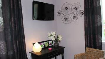 Superior Double Room, Private Bathroom | 1 bedroom, WiFi