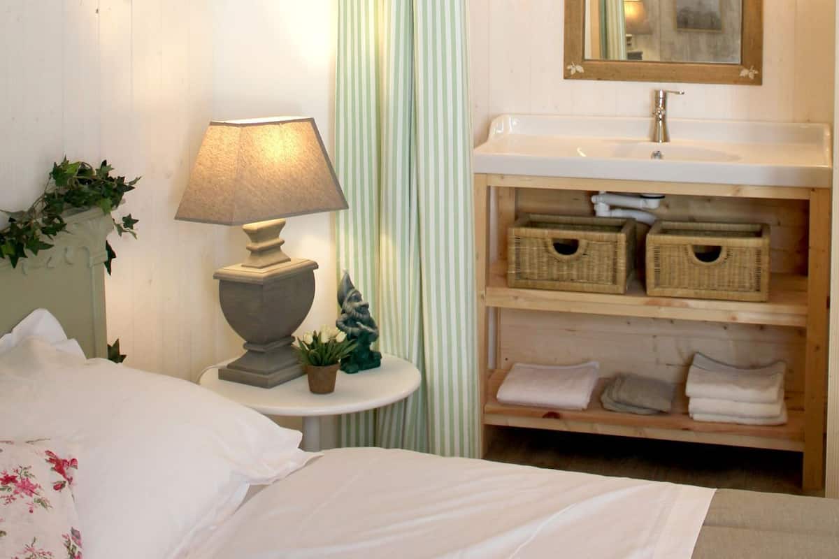 Triple Room, Private Bathroom | Bathroom