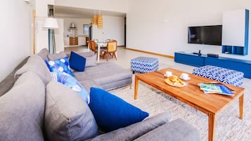 Penthouse Familial, 3 chambres, vue océan | Coin séjour | Télévision à écran plat