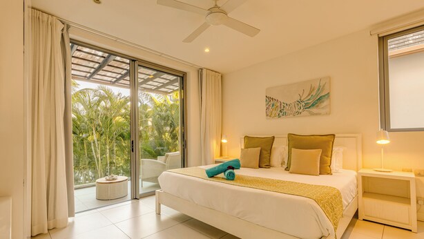 Deluxe 3 bedrooms | Peralatan tempat tidur premium, peti besi dalam bilik 