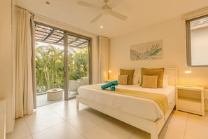 Deluxe 3 bedrooms | Ropa de cama de alta calidad, caja fuerte, mobiliario individual