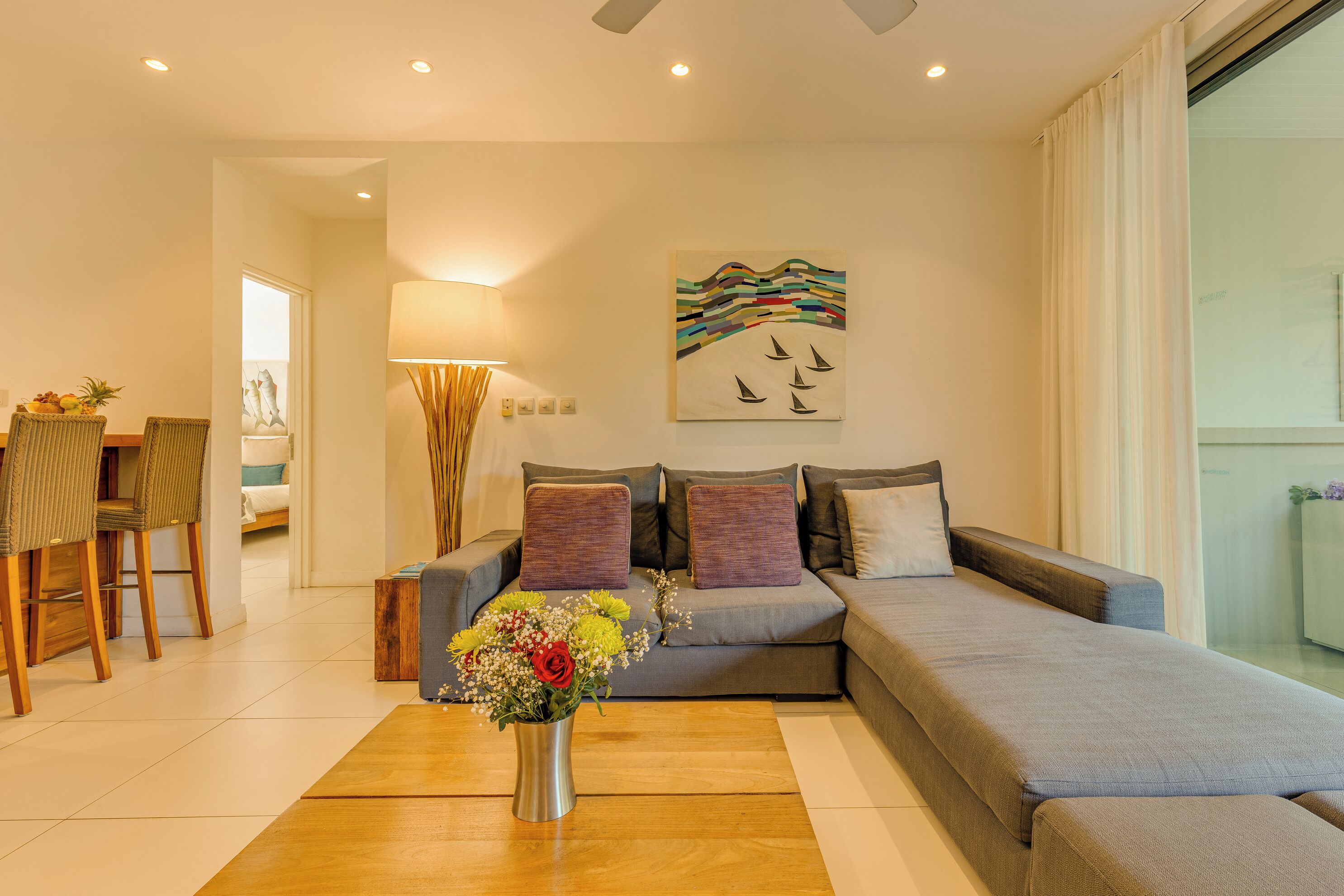 Deluxe 3 bedrooms | Living area
